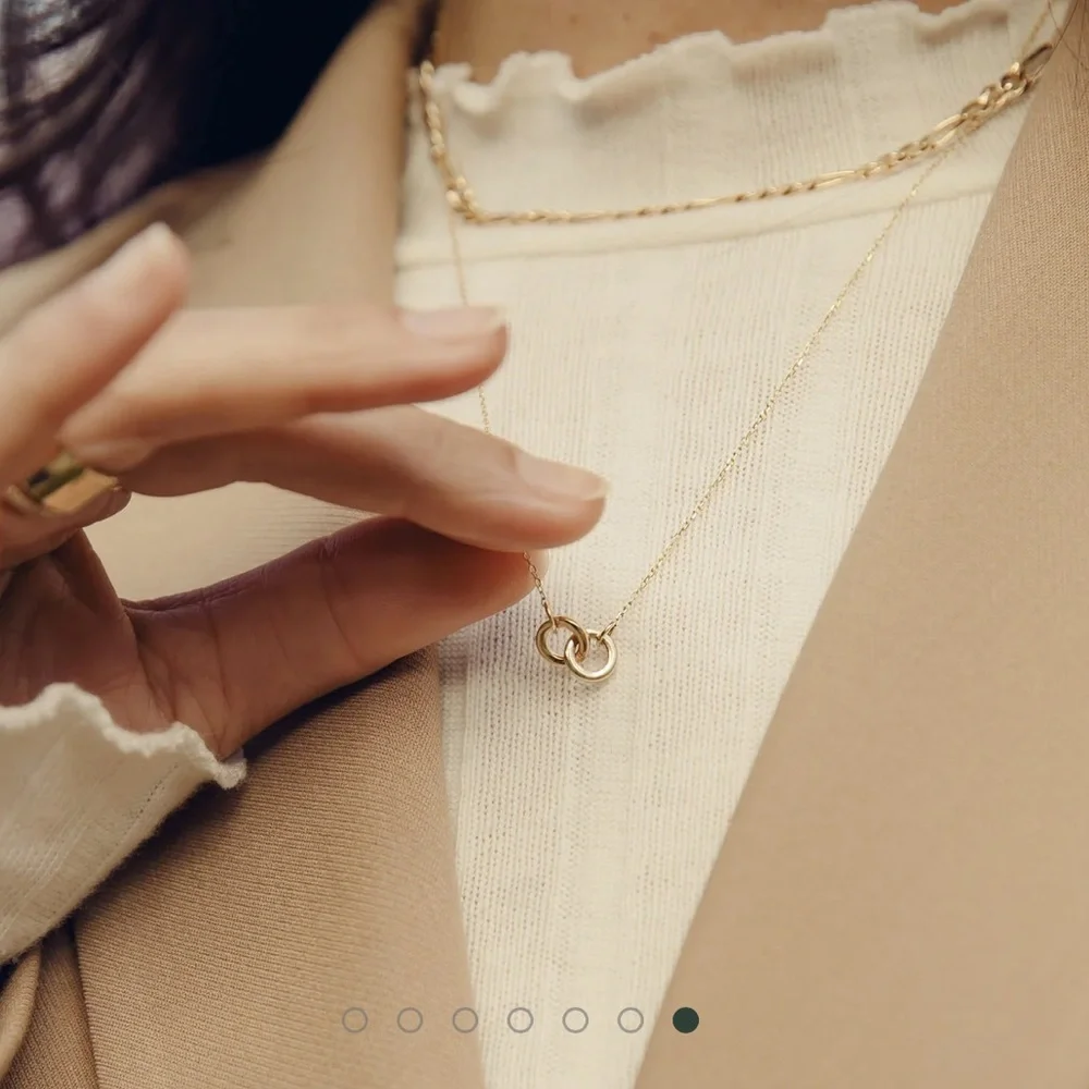 Au Rate Connection Necklace -Elegant Gold Interlocking Circle Necklace - Picture 3 of 8